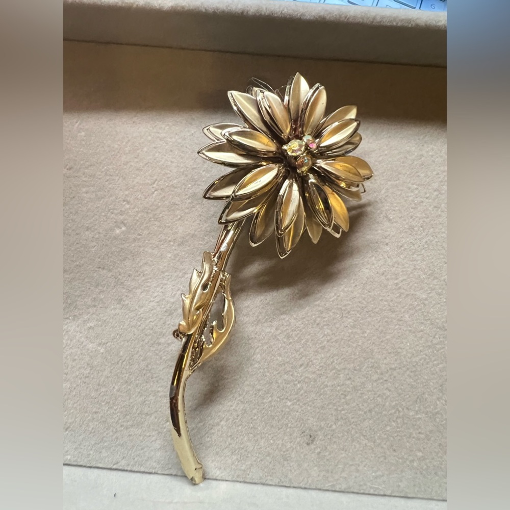 Vintage Flower pin